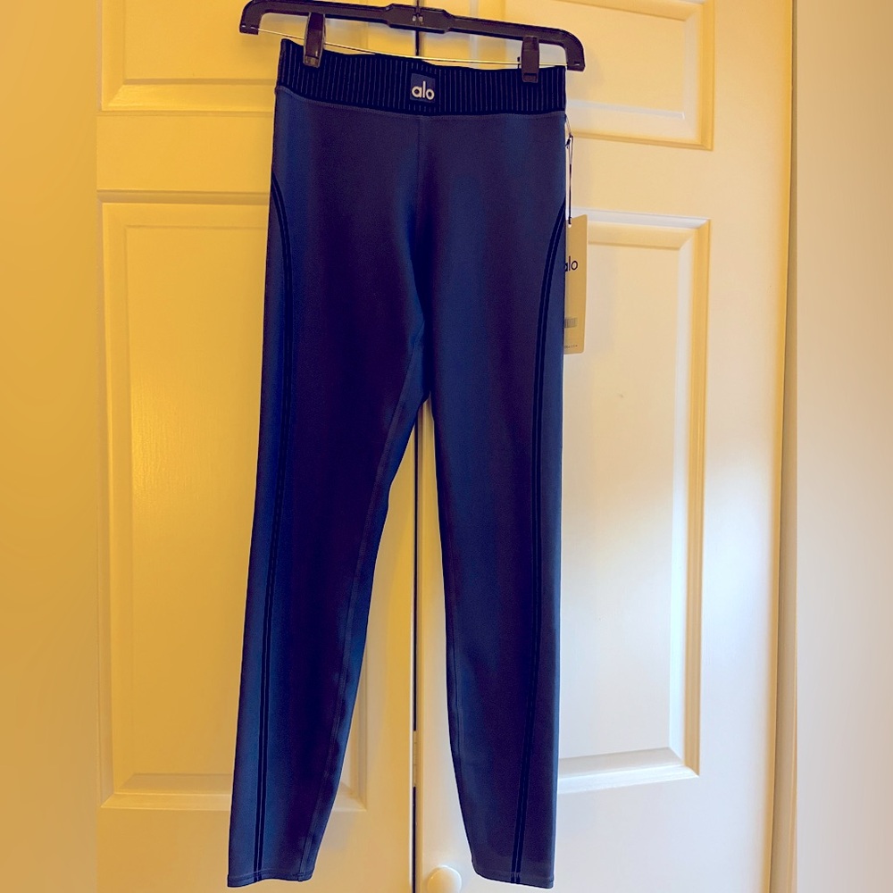 ALO Airlift High Waist 7/8 Line Up Legging - navy blue